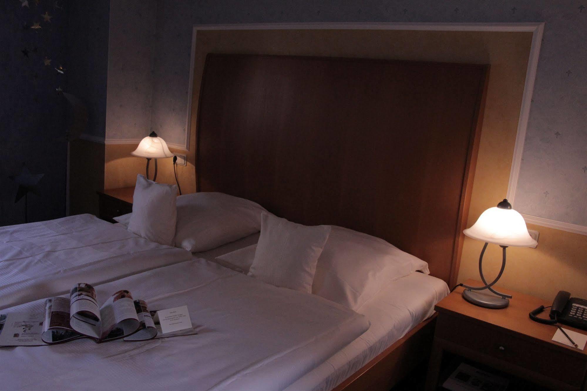 Romantisches Hotel Menzhausen Uslar Eksteriør billede